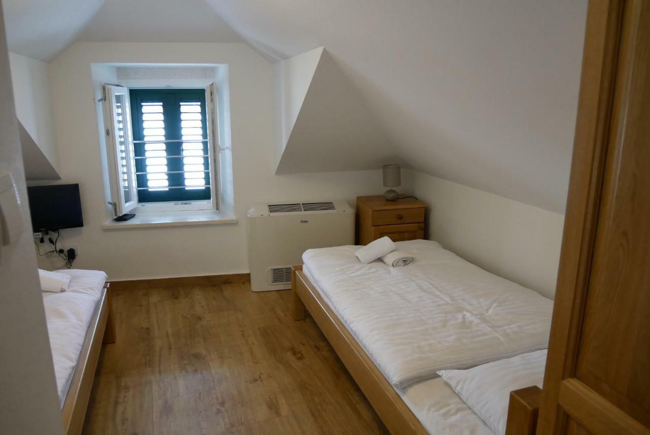 Guest House Jere Old Town Rogoznica  Exteriör bild